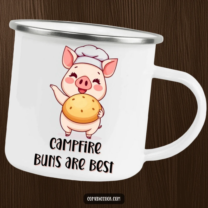 Funny Pig Chef Camping Mug: Enameled mug with a cheerful pig chef holding a baked bun, perfect for outdoor baking.